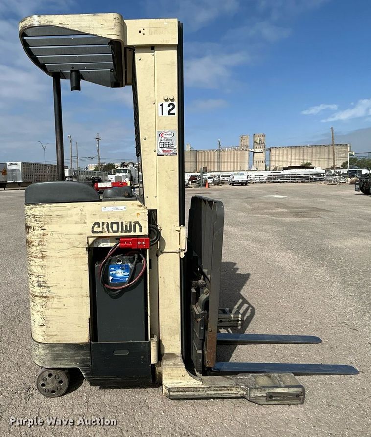 image for item EG7668 1995 Crown RR3510-35 order picker