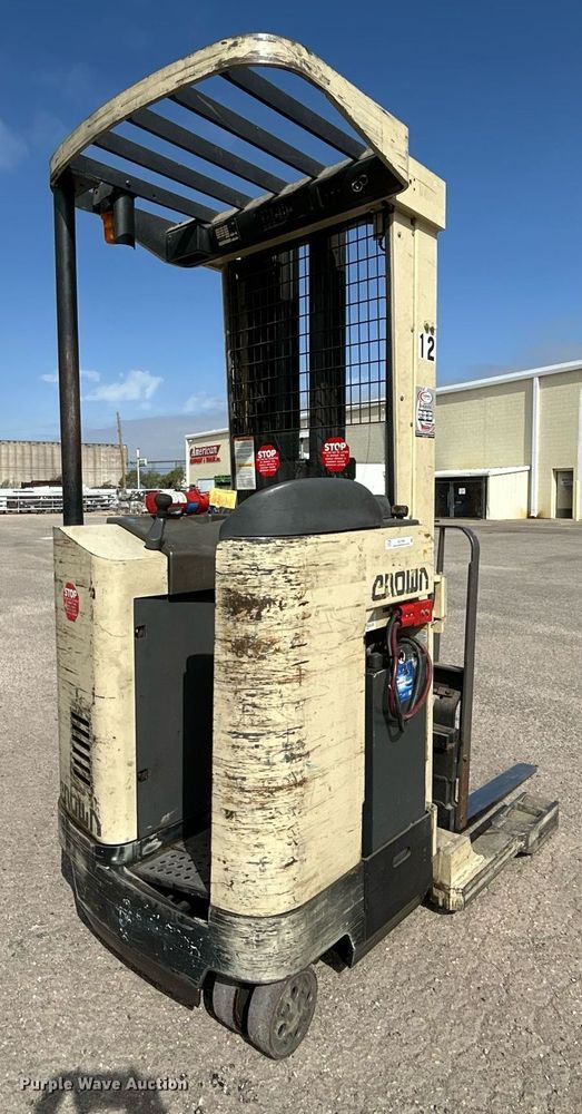 image for item EG7668 1995 Crown RR3510-35 order picker