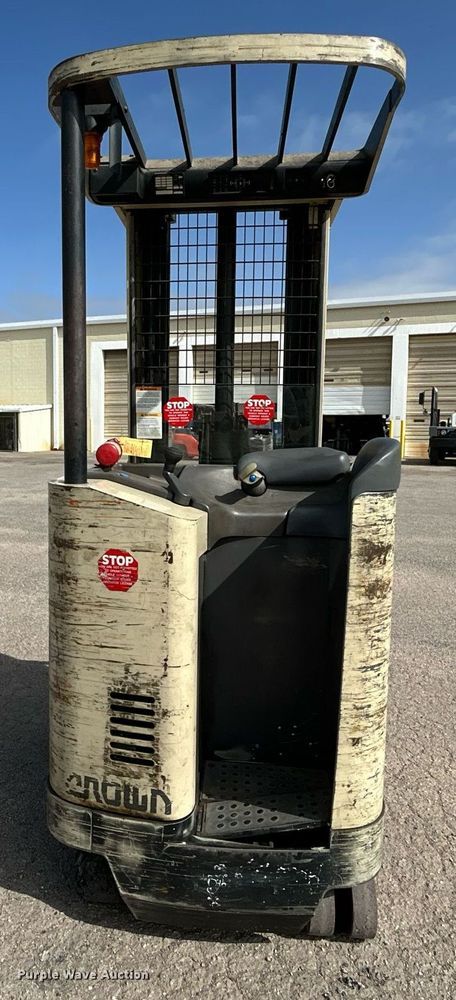 image for item EG7668 1995 Crown RR3510-35 order picker