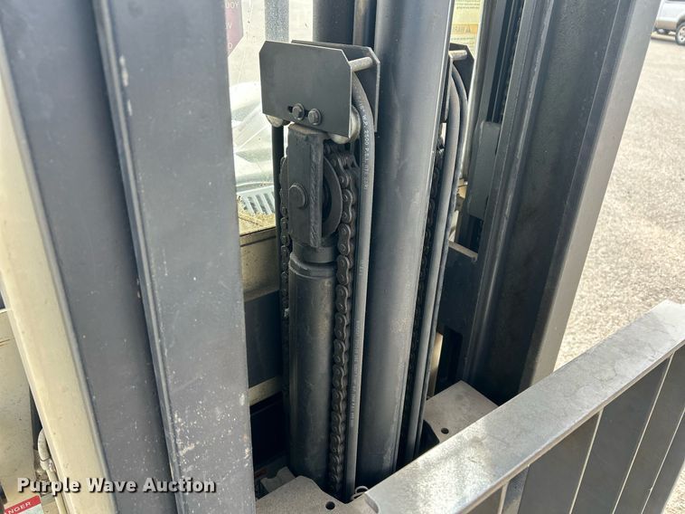 image for item EG7668 1995 Crown RR3510-35 order picker