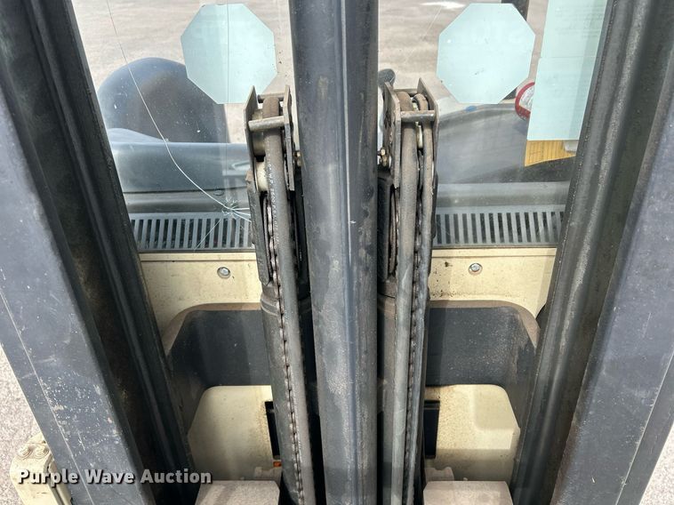 image for item EG7668 1995 Crown RR3510-35 order picker