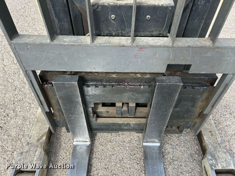 image for item EG7668 1995 Crown RR3510-35 order picker