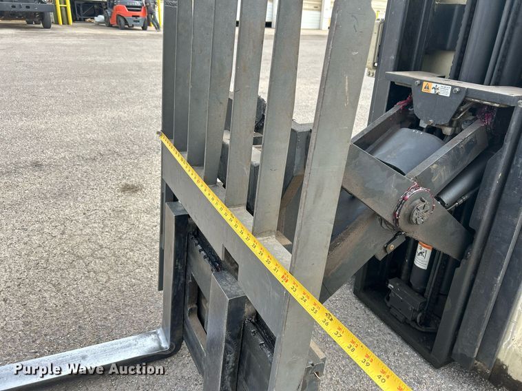 image for item EG7668 1995 Crown RR3510-35 order picker