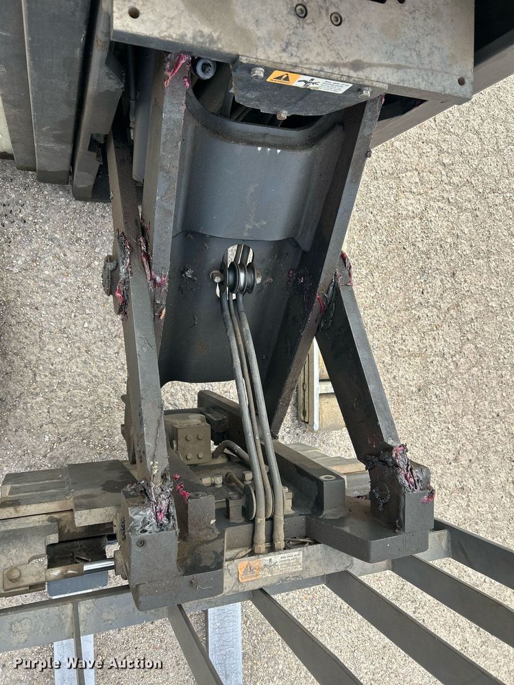 image for item EG7668 1995 Crown RR3510-35 order picker