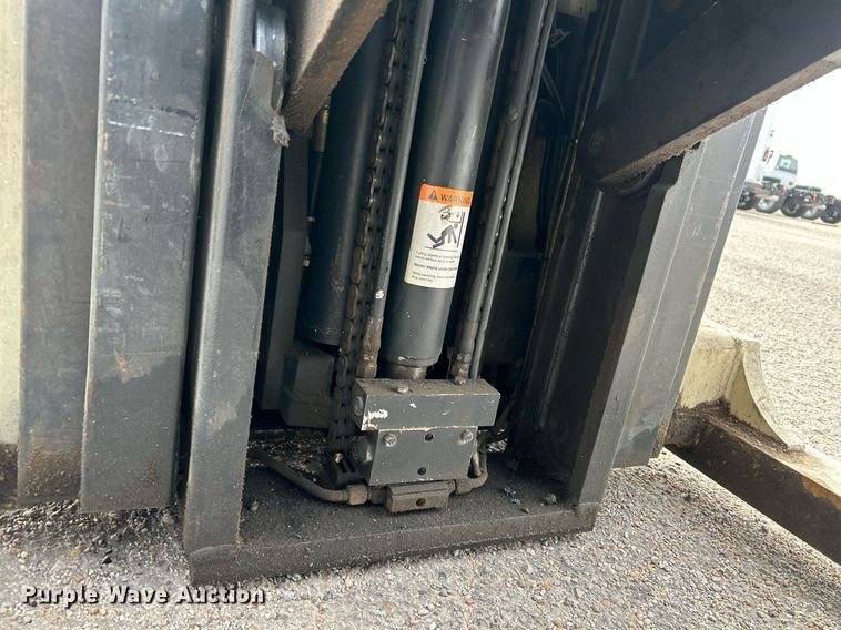 image for item EG7668 1995 Crown RR3510-35 order picker