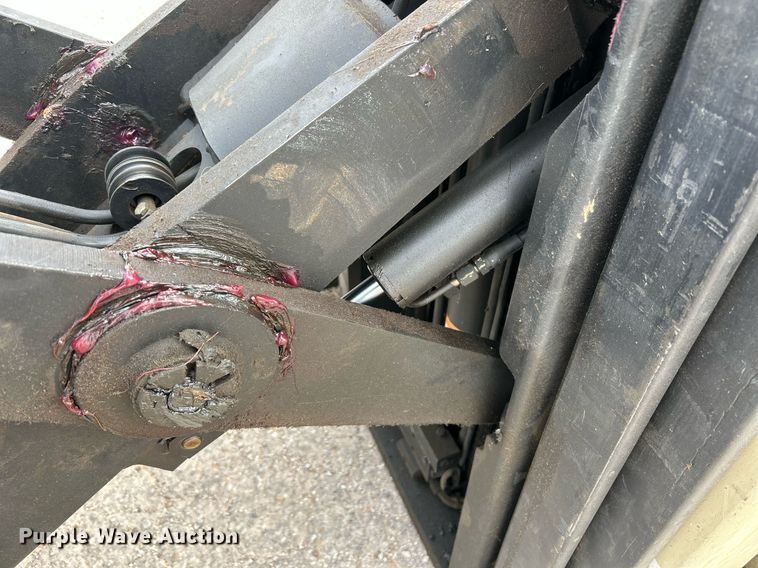 image for item EG7668 1995 Crown RR3510-35 order picker