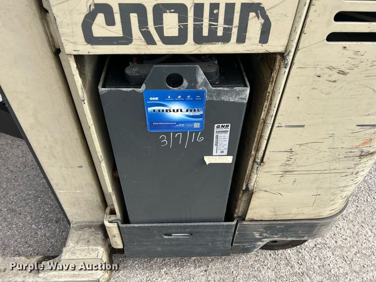 image for item EG7668 1995 Crown RR3510-35 order picker