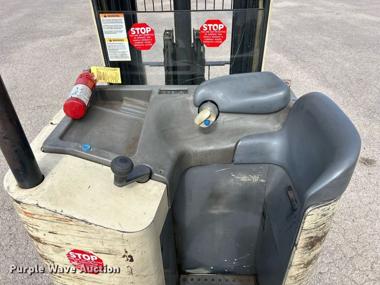 image for item EG7668 1995 Crown RR3510-35 order picker