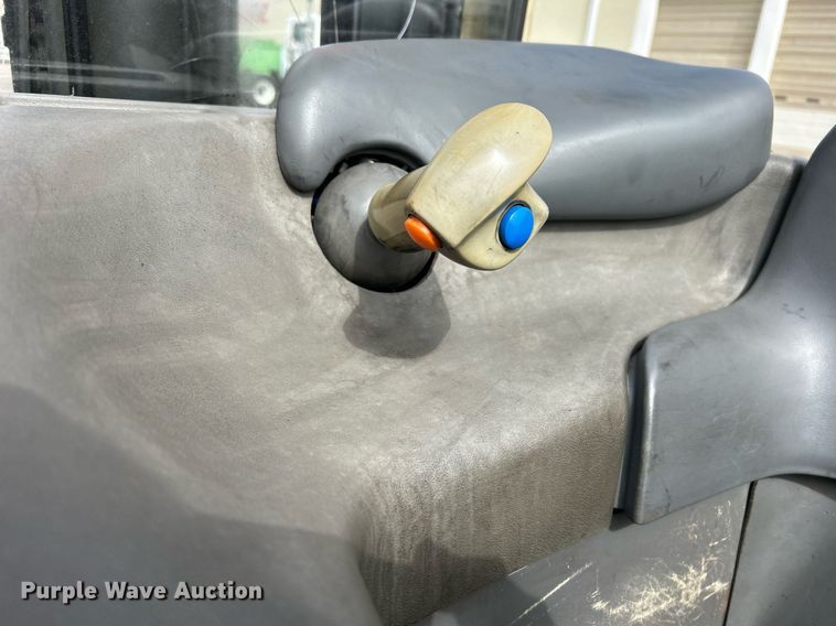 image for item EG7668 1995 Crown RR3510-35 order picker