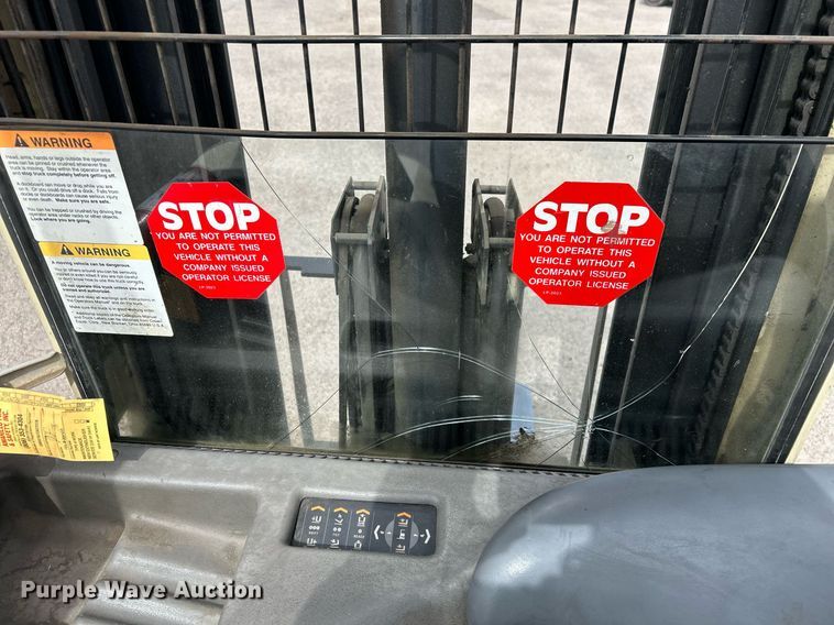 image for item EG7668 1995 Crown RR3510-35 order picker