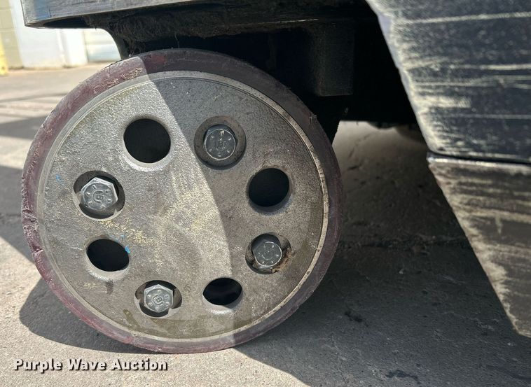 image for item EG7668 1995 Crown RR3510-35 order picker