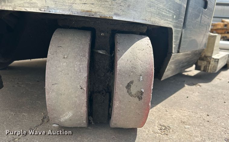 image for item EG7668 1995 Crown RR3510-35 order picker