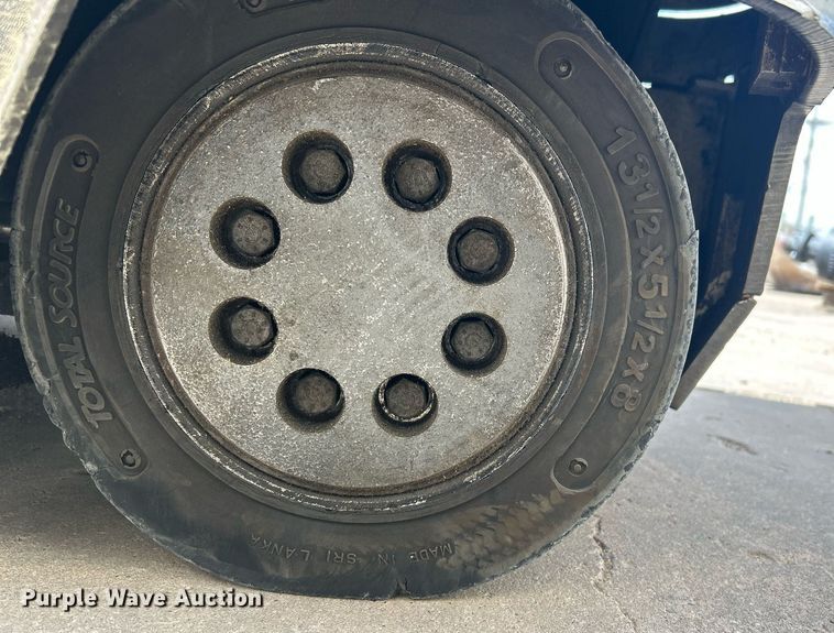 image for item EG7668 1995 Crown RR3510-35 order picker