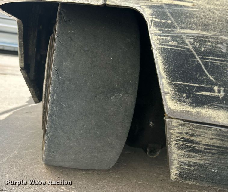 image for item EG7668 1995 Crown RR3510-35 order picker