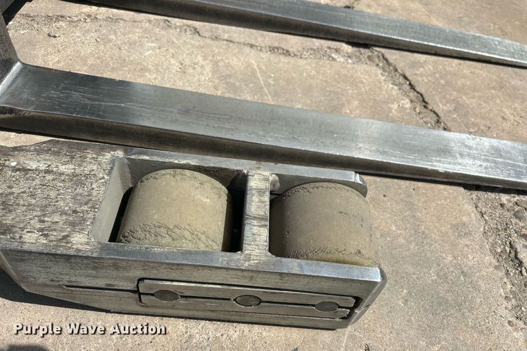 image for item EG7668 1995 Crown RR3510-35 order picker