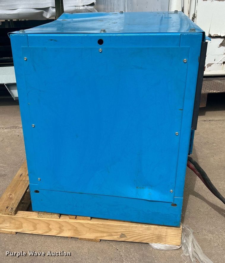 image for item EG7668 1995 Crown RR3510-35 order picker