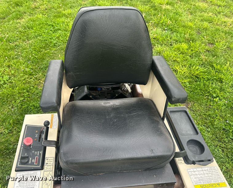 image for item EH7436 Grasshopper 614 ZTR lawn mower