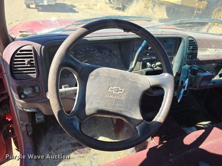 image for item EH8658 1995 Chevrolet K1500 pickup truck