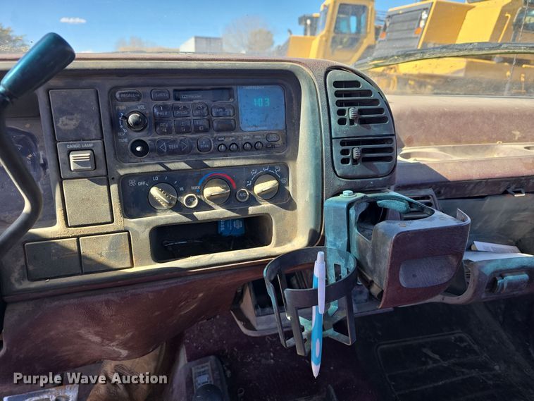 image for item EH8658 1995 Chevrolet K1500 pickup truck