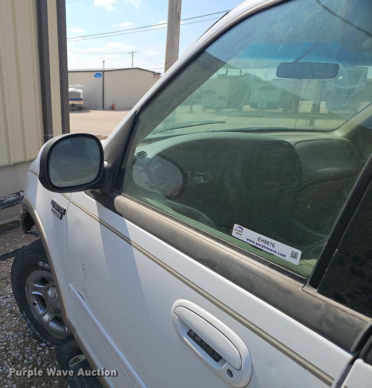 image for item EH8876 1999 Ford Expedition Eddie Bauer SUV