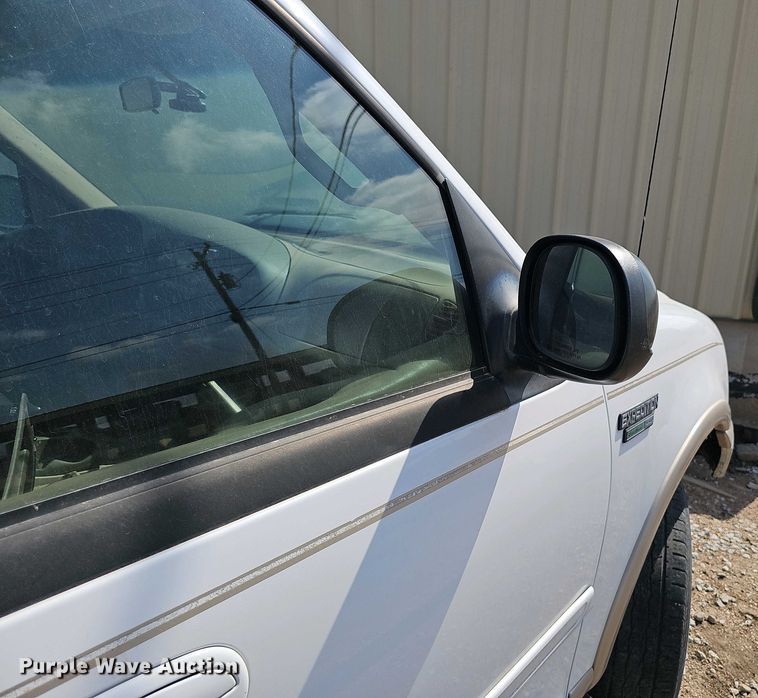 image for item EH8876 1999 Ford Expedition Eddie Bauer SUV