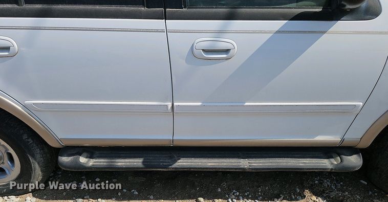 image for item EH8876 1999 Ford Expedition Eddie Bauer SUV
