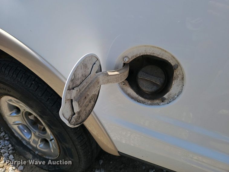 image for item EH8876 1999 Ford Expedition Eddie Bauer SUV