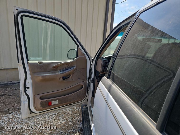 image for item EH8876 1999 Ford Expedition Eddie Bauer SUV