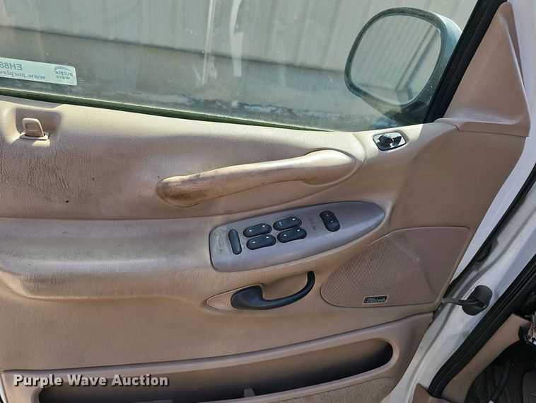 image for item EH8876 1999 Ford Expedition Eddie Bauer SUV