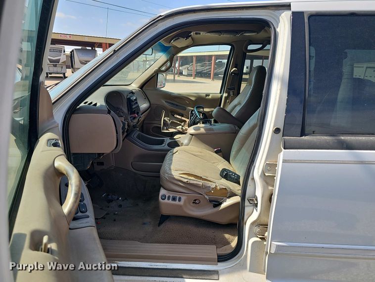 image for item EH8876 1999 Ford Expedition Eddie Bauer SUV