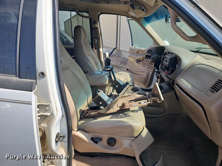 image for item EH8876 1999 Ford Expedition Eddie Bauer SUV