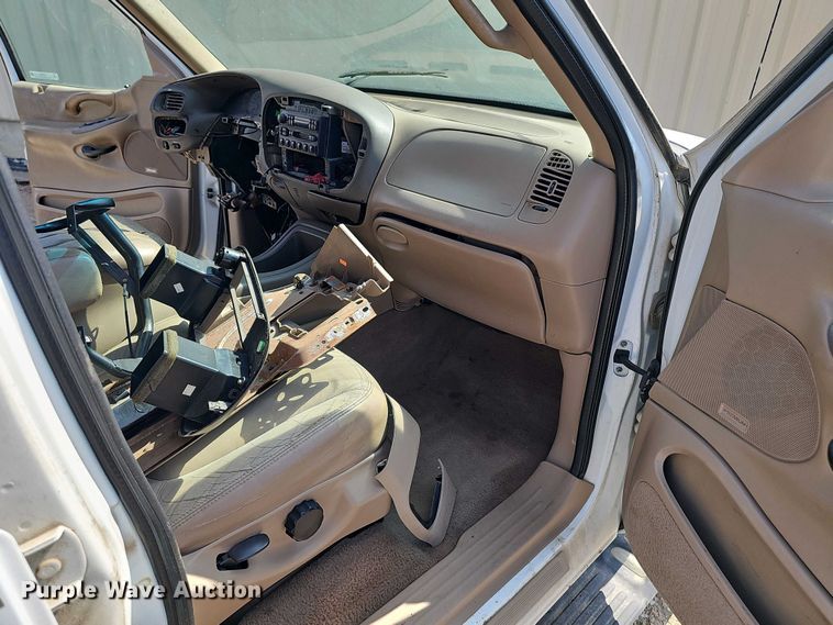 image for item EH8876 1999 Ford Expedition Eddie Bauer SUV