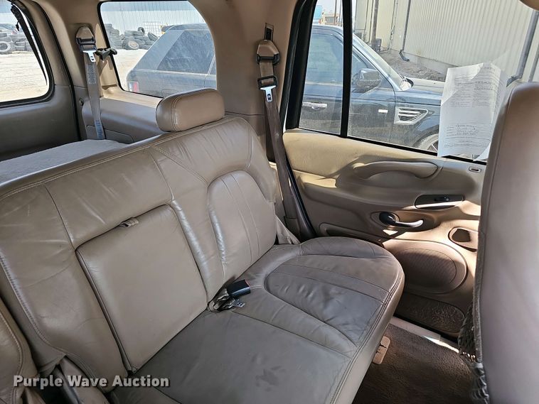 image for item EH8876 1999 Ford Expedition Eddie Bauer SUV