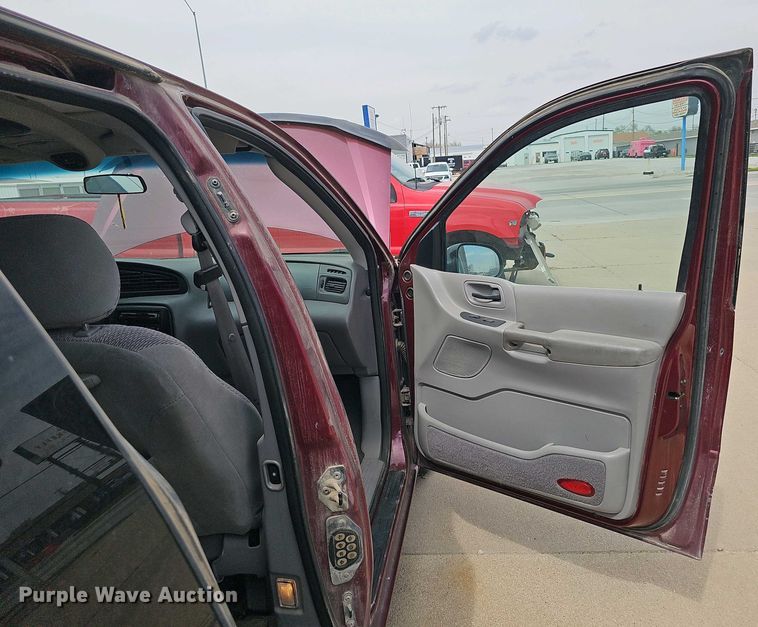 image for item EH8888 1999 Ford Windstar LX van