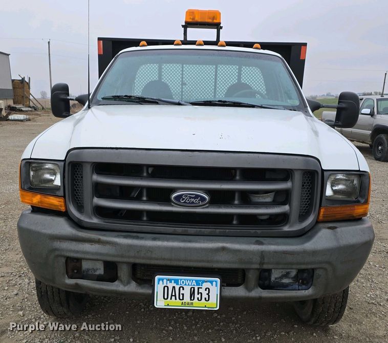 image for item EH8890 1999 Ford F450 Super Duty  flatbed truck