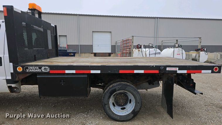 image for item EH8890 1999 Ford F450 Super Duty  flatbed truck