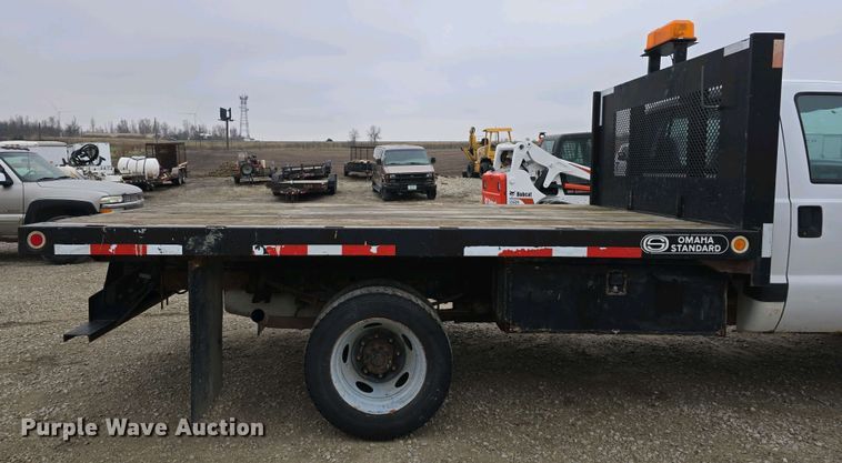 image for item EH8890 1999 Ford F450 Super Duty  flatbed truck