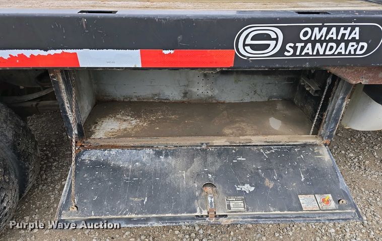 image for item EH8890 1999 Ford F450 Super Duty  flatbed truck