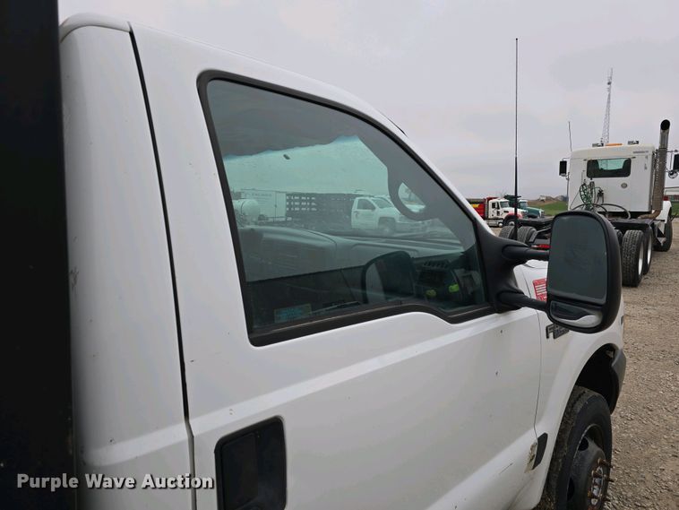 image for item EH8890 1999 Ford F450 Super Duty  flatbed truck