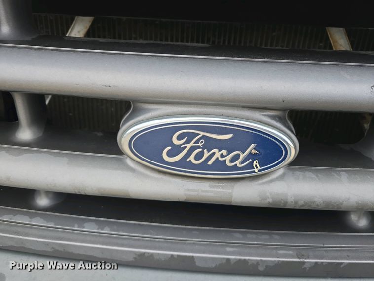 image for item EH8890 1999 Ford F450 Super Duty  flatbed truck