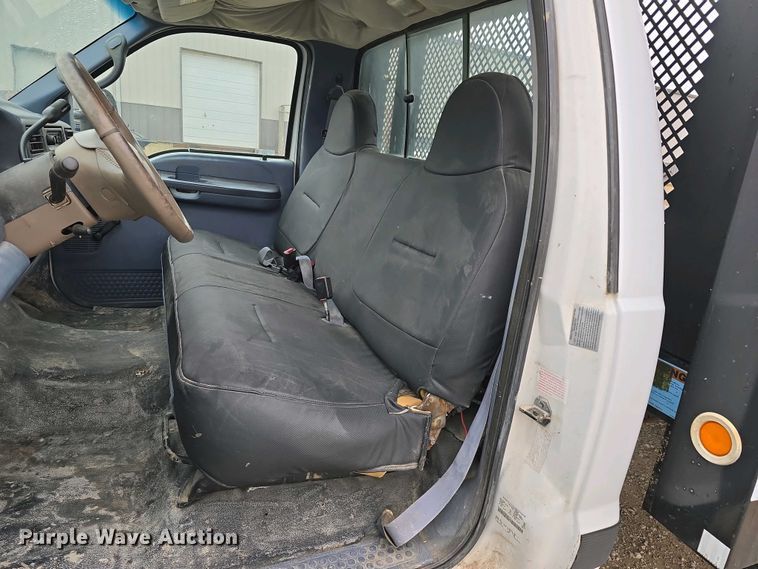 image for item EH8890 1999 Ford F450 Super Duty  flatbed truck