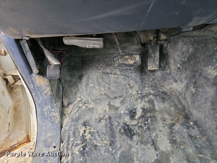 image for item EH8890 1999 Ford F450 Super Duty  flatbed truck