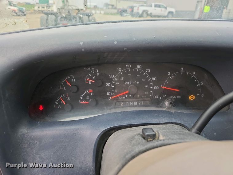 image for item EH8890 1999 Ford F450 Super Duty  flatbed truck