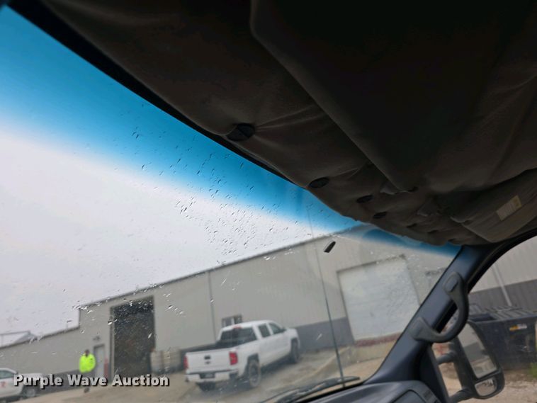 image for item EH8890 1999 Ford F450 Super Duty  flatbed truck