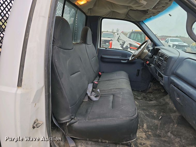 image for item EH8890 1999 Ford F450 Super Duty  flatbed truck