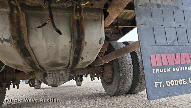 image for item EH8890 1999 Ford F450 Super Duty  flatbed truck