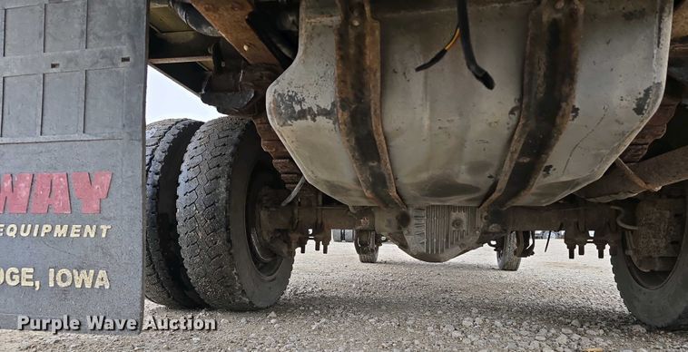 image for item EH8890 1999 Ford F450 Super Duty  flatbed truck