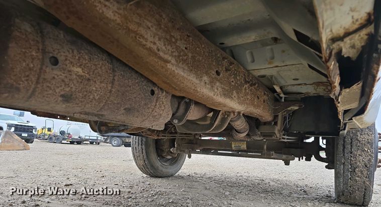 image for item EH8890 1999 Ford F450 Super Duty  flatbed truck