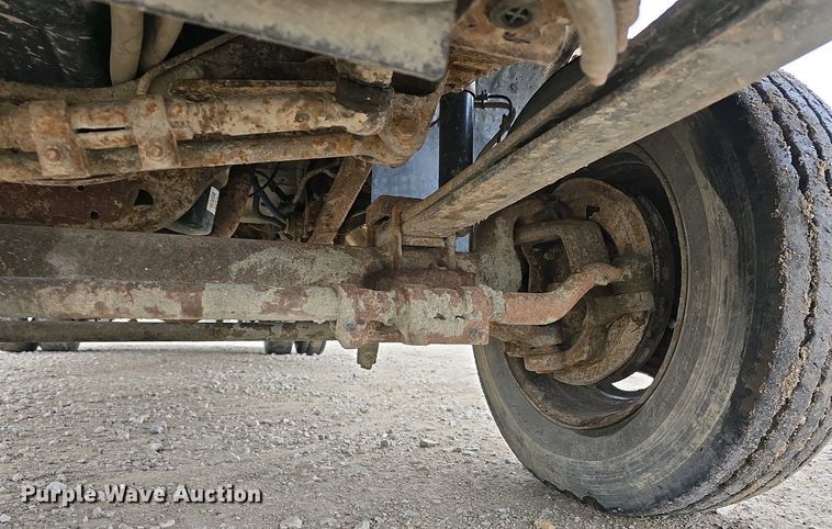 image for item EH8890 1999 Ford F450 Super Duty  flatbed truck