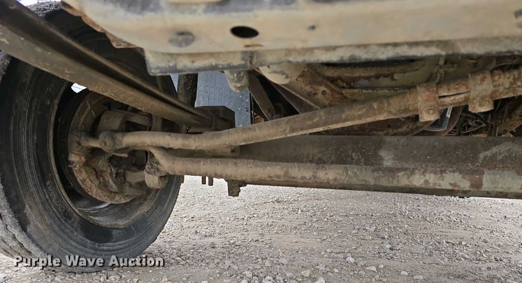 image for item EH8890 1999 Ford F450 Super Duty  flatbed truck